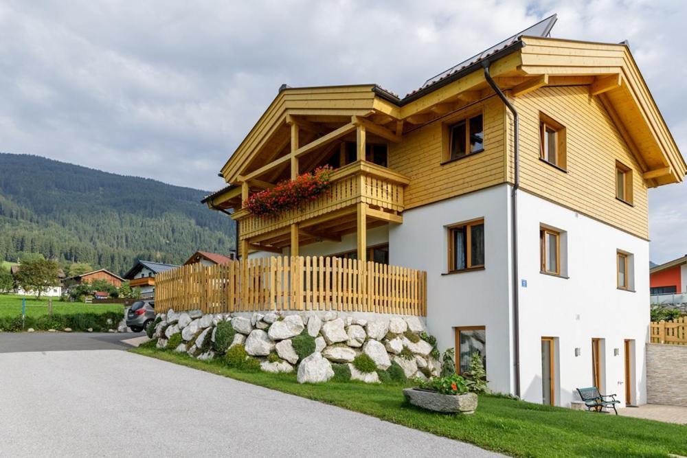 Penthousewohnung Mit Garten Sauna Pool Maishofen Exterior foto