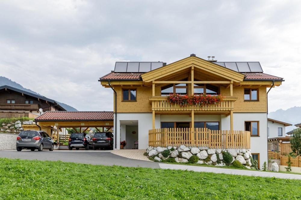 Penthousewohnung Mit Garten Sauna Pool Maishofen Exterior foto